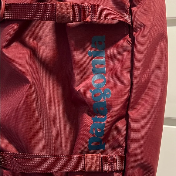 Patagonia Deep Red Cross-Body Bag - Picture 2 of 3